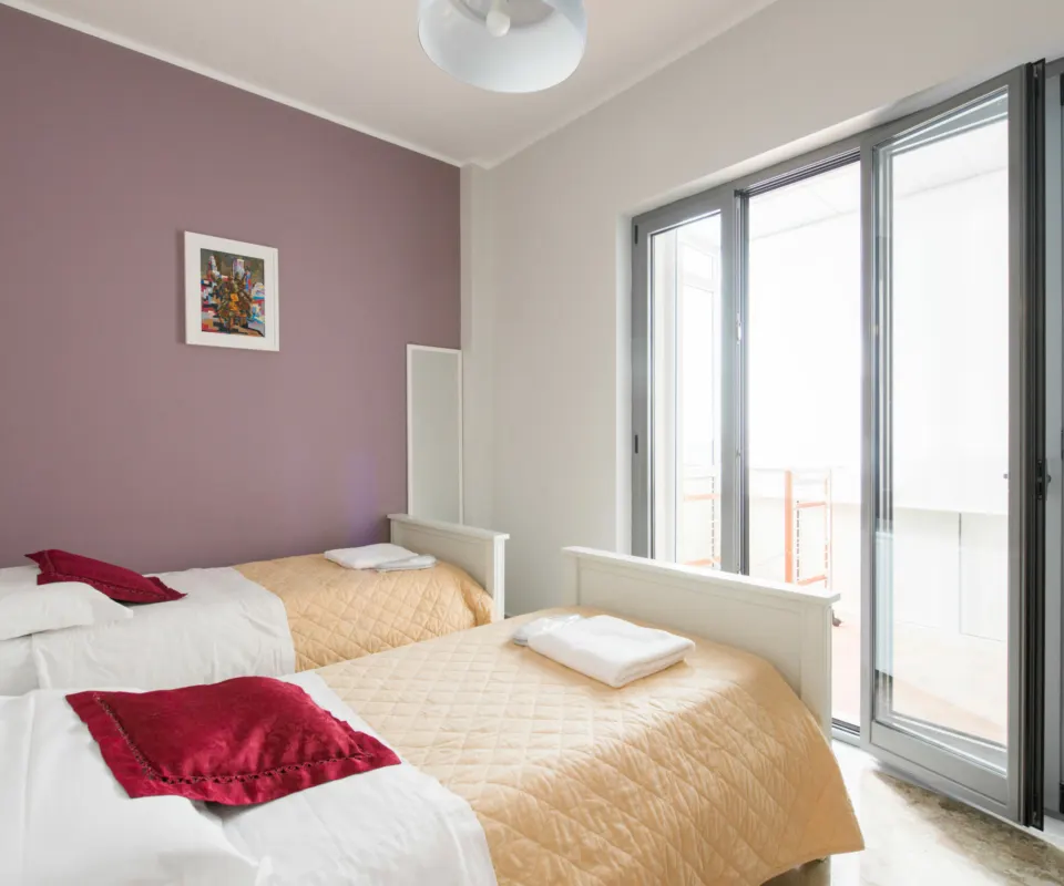 Camera con due letti singoli – Attico Panoramico, casa vacanze a Milazzo