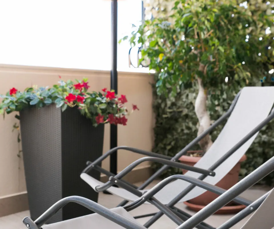 Angolo relax con sdraio – Attico Panoramico, casa vacanze a Milazzo