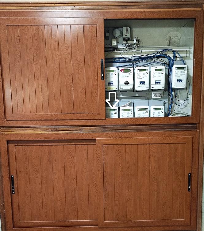Contatore elettrico con freccia indicatrice