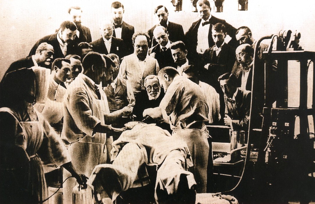 Virchow assiste a un intervento